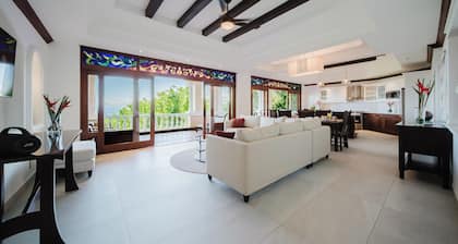 Costa Cajun Ocean View Luxury Apartment in Manuel Antonio