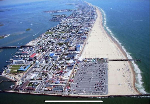 Playa en los alrededores y toallas de playa