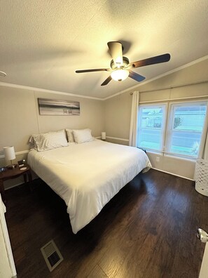 3 habitaciones, escritorio, tabla de planchar con plancha y wifi gratis