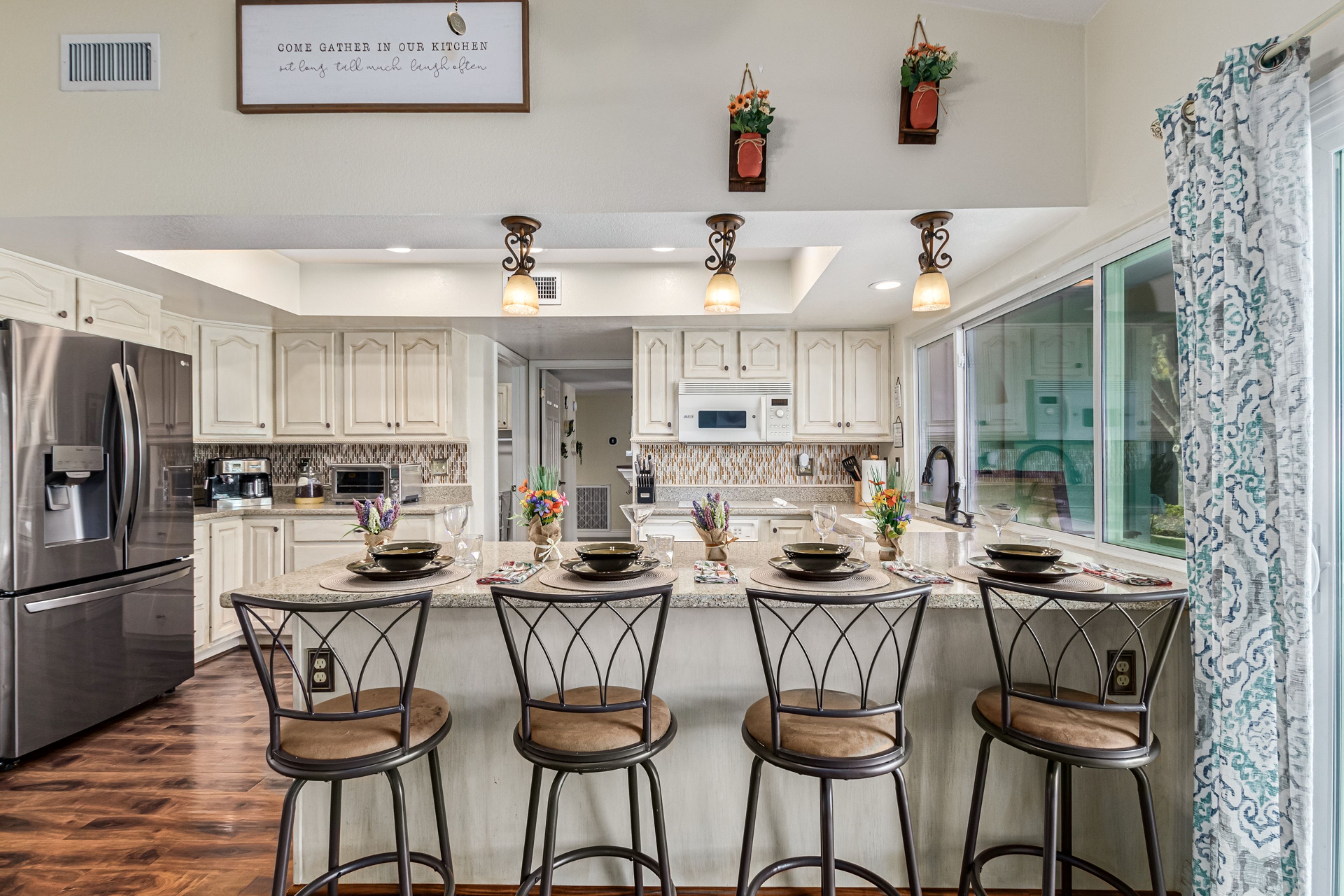 Køleskab, mikrobølgeovn, ovn, kogeplade