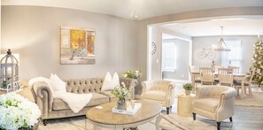 Téléviseur connecté, lecteur de DVD, livres, sélection de films