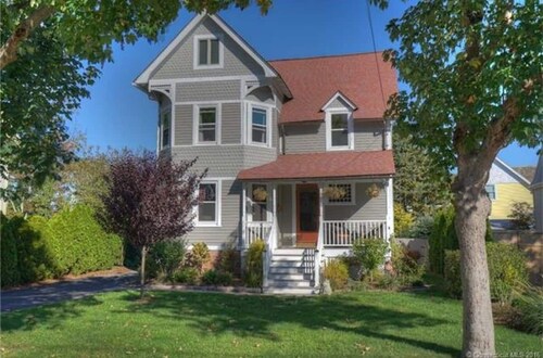 Walk to downtown! Ideal location for Mystic adventures.