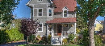 Walk to downtown! Ideal location for Mystic adventures.