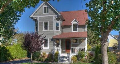 Walk to downtown! Ideal location for Mystic adventures.
