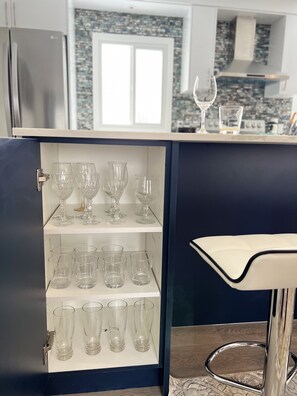 Interior - LUXURIOUS 3 BR Home in CENTRAL Calgary b/W AIRPORT & Downtown (Calgary)