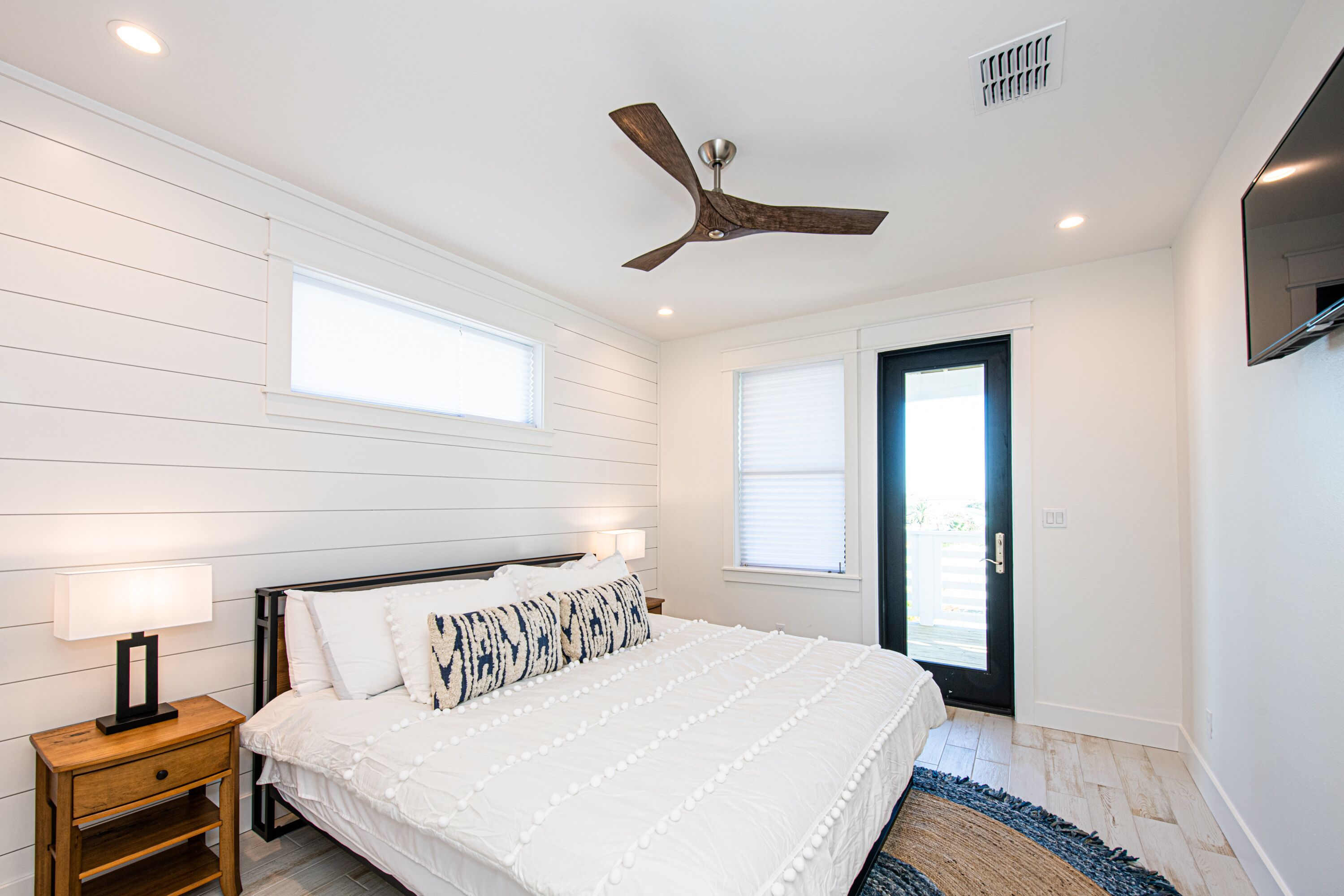 5 chambres, fer et planche à repasser, Wi-Fi, draps fournis