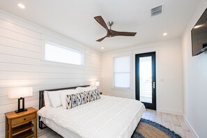 5 bedrooms, iron/ironing board, WiFi, bed sheets