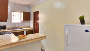 A kitchen with a microwave, sink, and a refrigerator. - Santo Domingo Este Retreat With 2 Bedrooms Apt (Santo Domingo Este)