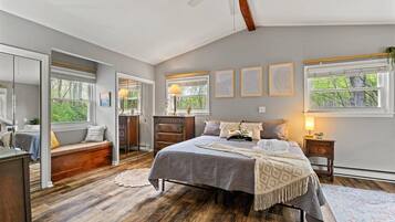 1 habitación, tabla de planchar con plancha y cuna de viaje