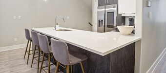 Modern Fort Worth Townhome 2 bedroom 2.5 bath - Comfortable Stay