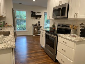 Microonde, lavastoviglie, macchina per tè/caffè