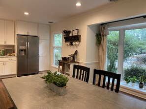 Microwave, dishwasher, coffee/tea maker, cookware/dishes/utensils - WHOLE HOUSE near Pinehurst #2 (Pinehurst)