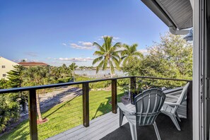 Property grounds - Winter Getaway by the Bay. Direct Water View! Near Marco Island Beaches. (Naples)