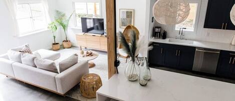 Una Smart TV, una oficina