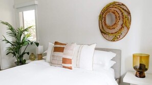 5 bedrooms, desk, iron/ironing board, travel crib