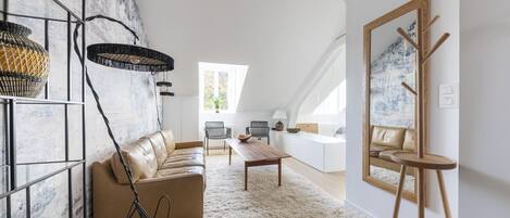 Una televisión, un reproductor estéreo