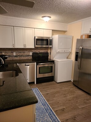 Fridge, microwave, oven, stovetop - Beautiful 1st floor Beach Condo w/ 2 BR / King beds / 2 full Baths (Ocean City)