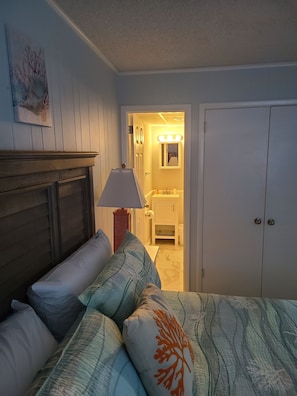 2 bedrooms, iron/ironing board, free WiFi, bed sheets - Beautiful 1st floor Beach Condo w/ 2 BR / King beds / 2 full Baths (Ocean City)