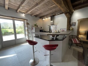 Kylskåp, mikrovågsugn och diskmaskin