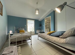 4 bedrooms, Internet, wheelchair access