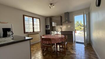 Réfrigérateur, micro-ondes, lave-vaisselle