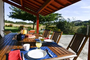 Outdoor dining - GANDARAMENDIA - AYHERRE (AYHERRE)
