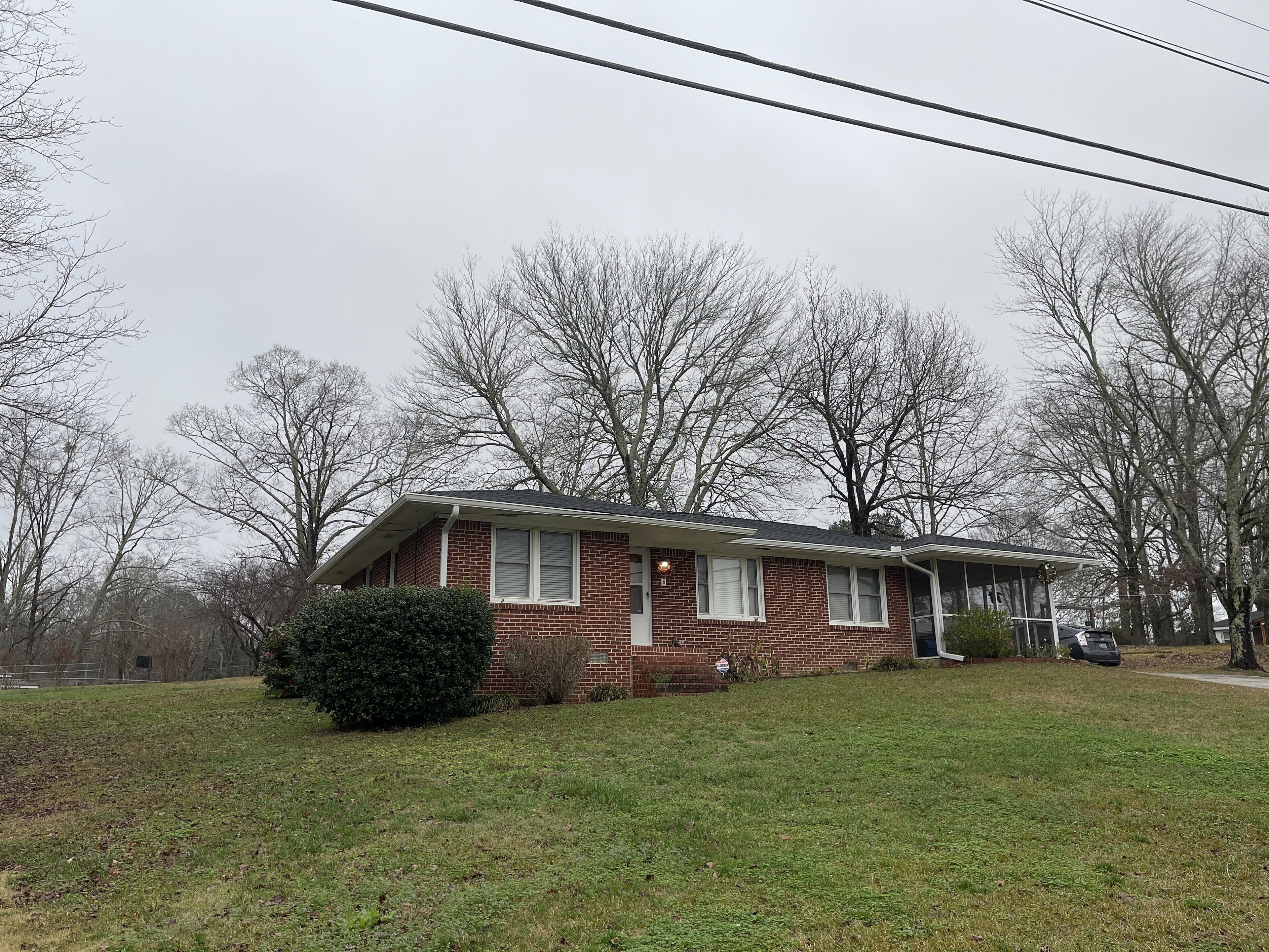 Cute & Cozy Brick Ranch, 3 bed,  ATL<30m. Big 1.3 acre yard in Gwinnett, L-ville