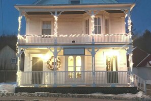 Exterior - Spacious 2BR w/ large loft, Deck, great location (West Dover)