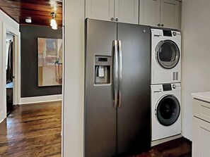 Interior - Spacious 2BR w/ large loft, Deck, great location (West Dover)