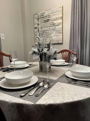 Dining - Spacious 2BR w/ large loft, Deck, great location (West Dover)