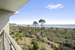 Property grounds - Chic 2BR Direct Oceanfront Condo 409 Shorewood Villas (Hilton Head Island)