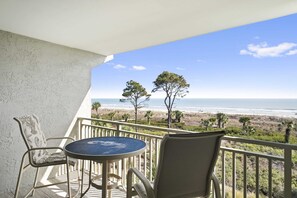 Outdoor dining - Chic 2BR Direct Oceanfront Condo 409 Shorewood Villas (Hilton Head Island)