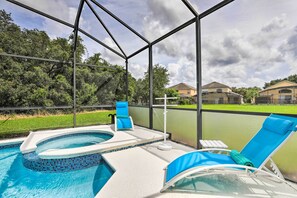 Utendørsbasseng og et oppvarmet basseng