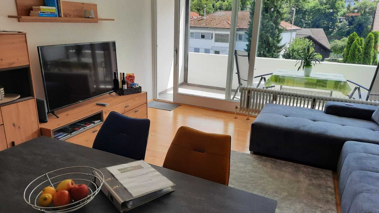 Smart TV, computer monitors