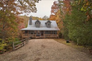Unclassified image, 2 of 19, button - Charming Cabin-Between Pigeon Forge and Gatlinburg-Game Room-Hot Tub (Sevierville)