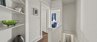 Walk Central. Museum district. Scott's Addition. 2BR - King and full bed. 