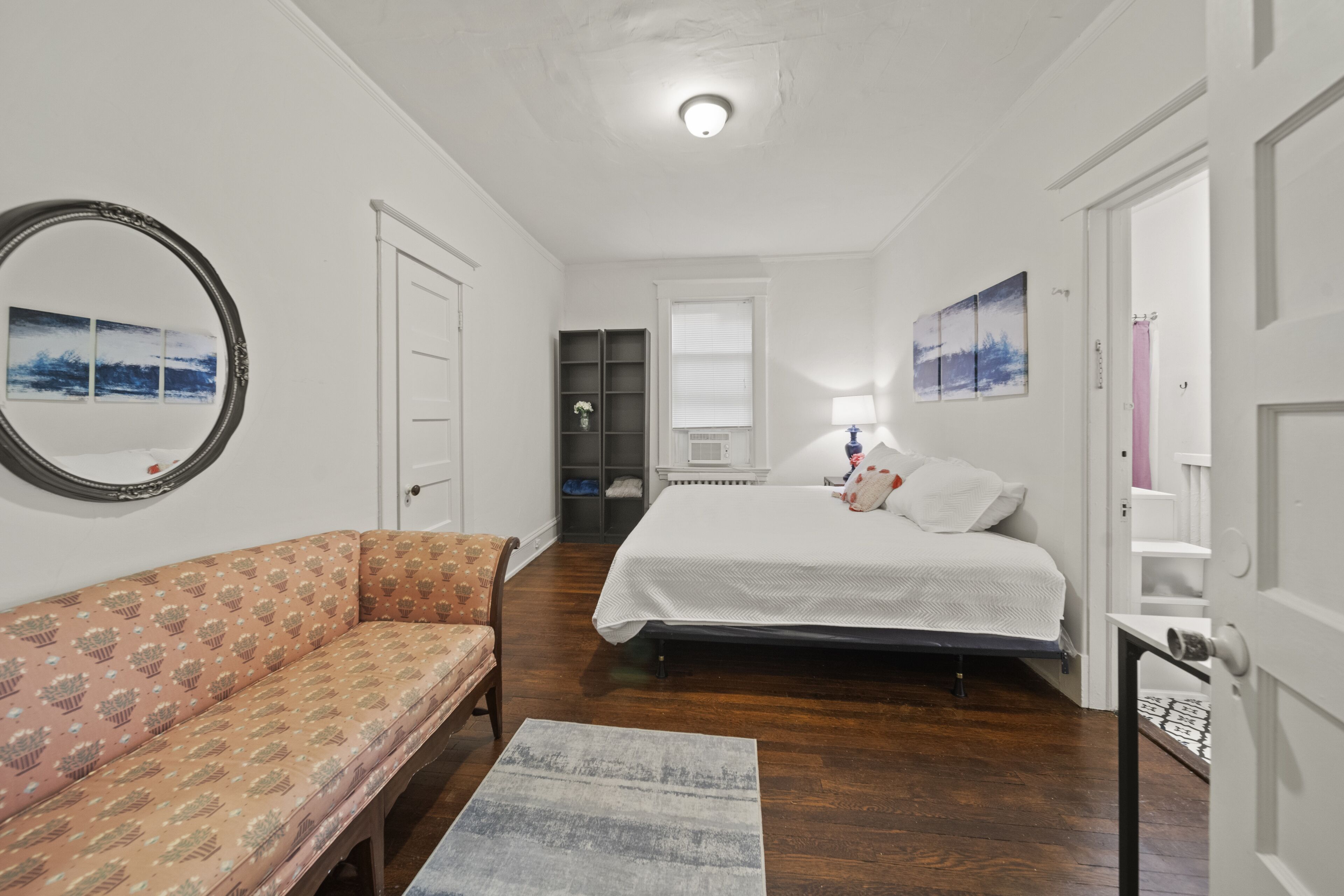 2 bedrooms, desk, iron/ironing board, free WiFi