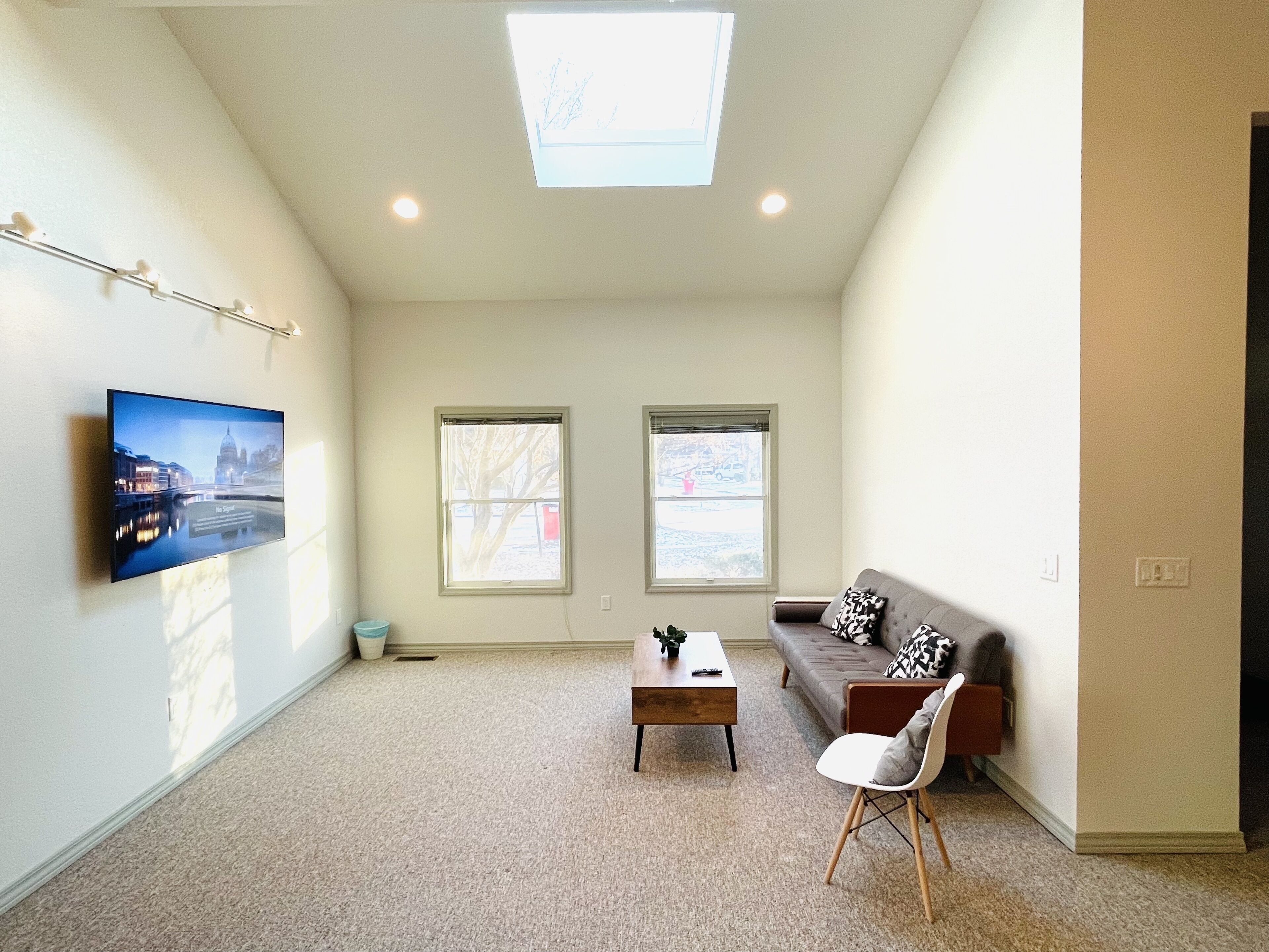 Stylish and Spacious 3b2b Smart Ranch Home near UIUC