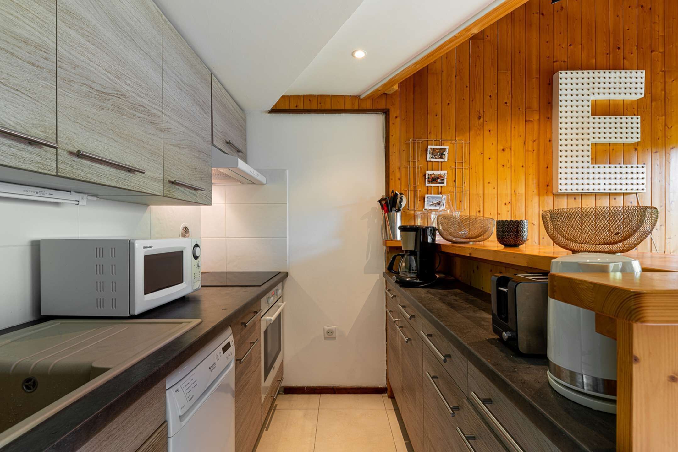 Refrigerador, microondas, horno y lavavajillas 