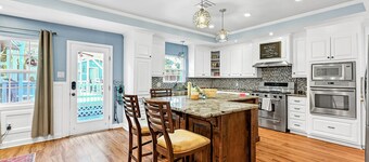 Houston Dog Friendly Cottage & Gated and Cozy Home