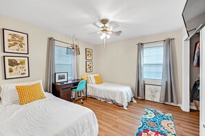 4 slaapkamers, een strijkplank/strijkijzer, gratis wifi, beddengoed