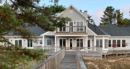 Beachfront De Tour Village Townhome w/ Patio!