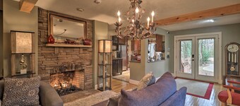 Cozy Conyers Cabin w/ Fireplace & Pool Table!