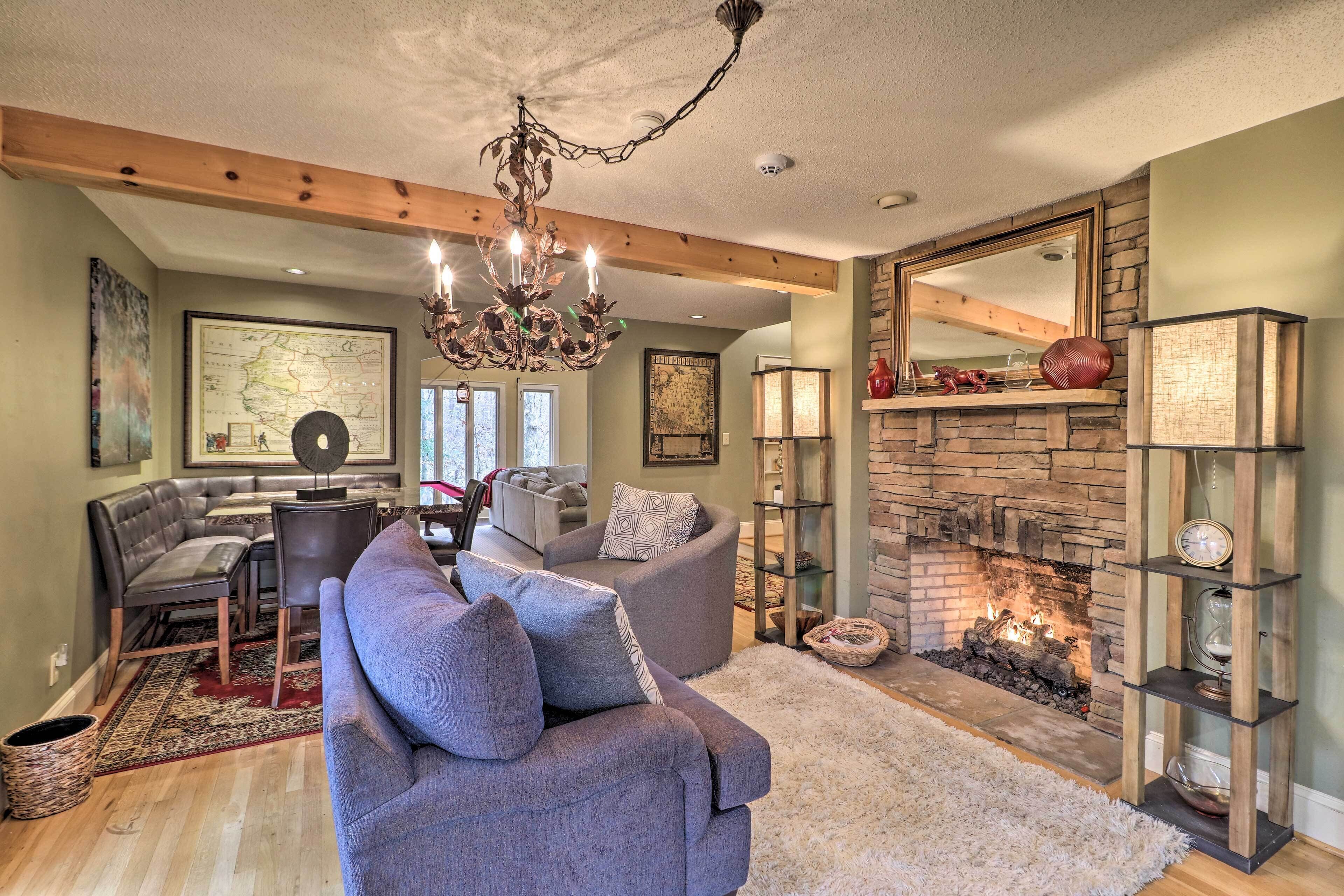 TV, fireplace