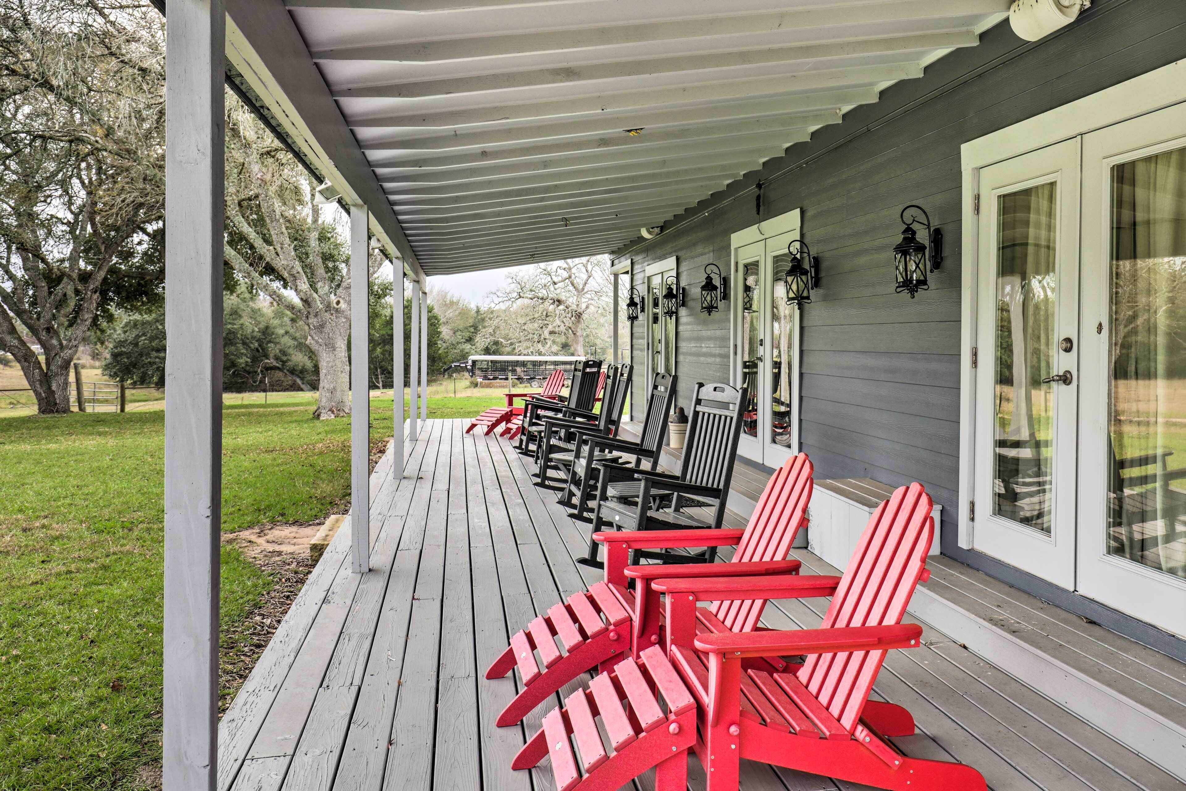 Secluded Texas Farmhouse: 12 Mi to La Grange!