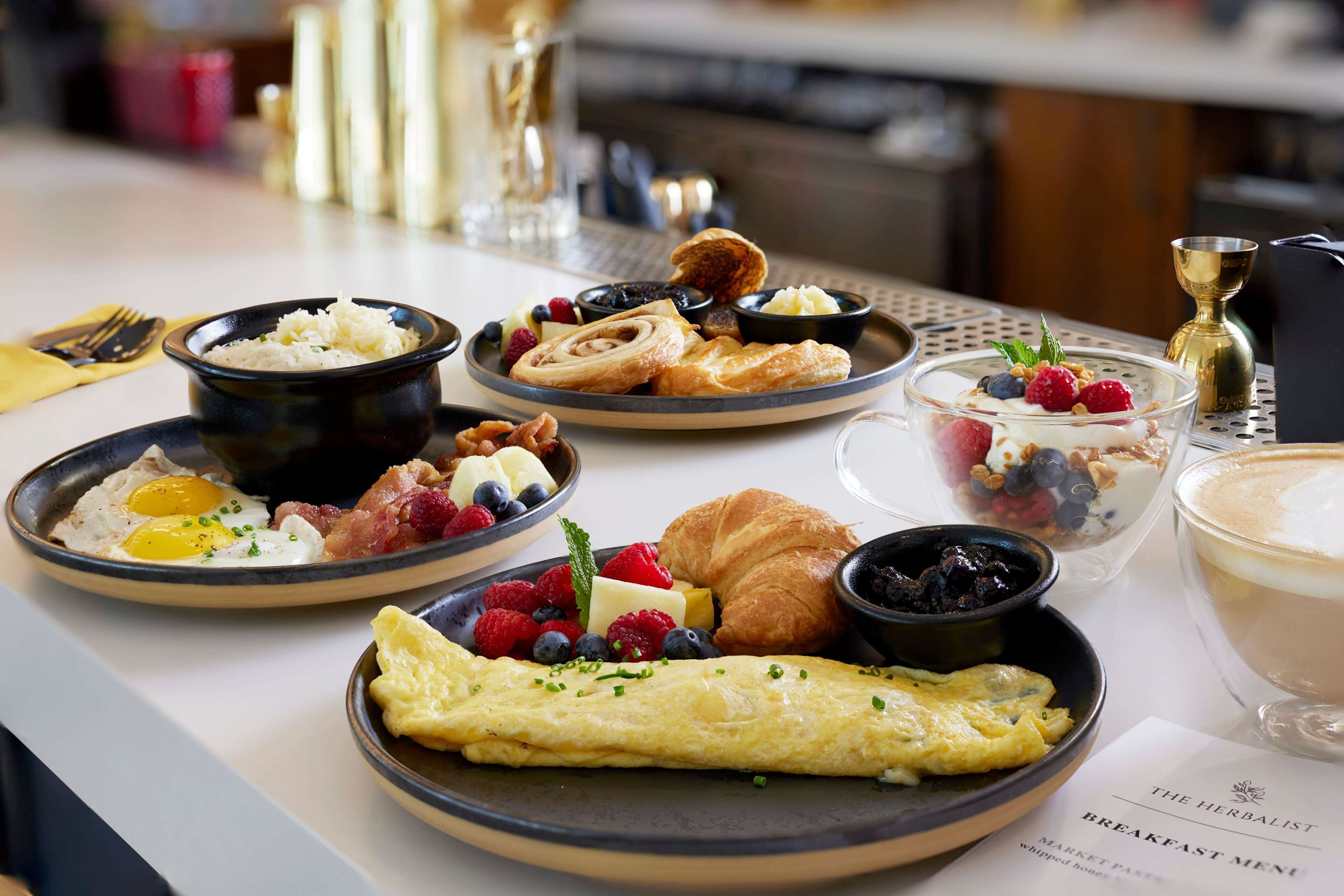Se ofrece un desayuno completo todos los días (por un coste adicional)