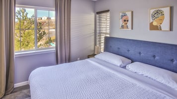 4 bedrooms, desk, iron/ironing board, free WiFi