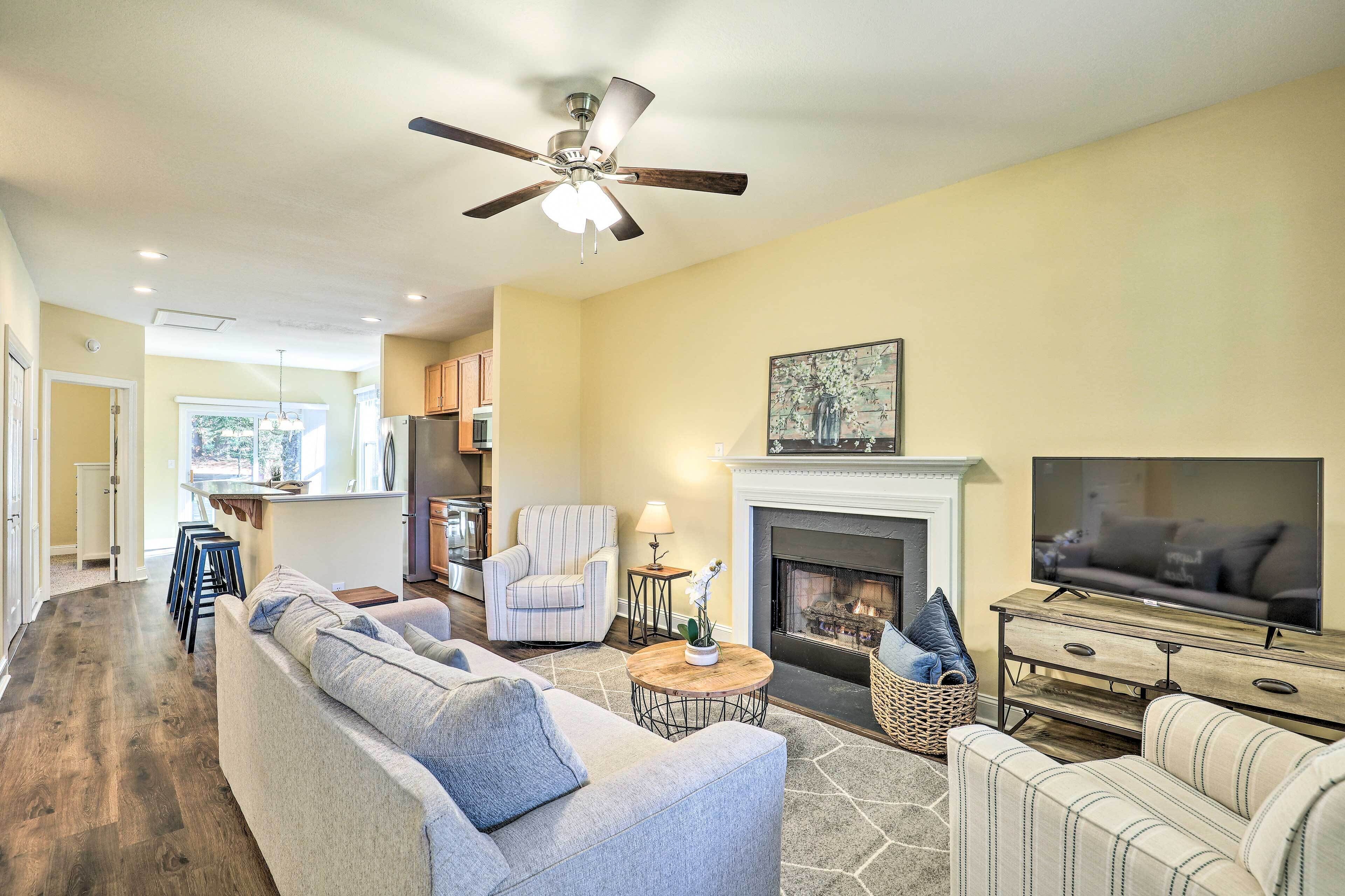 Charming Flat Rock Townhome w/ On-Site Trails