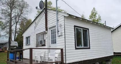 Moosehorn Motel & Cottages
