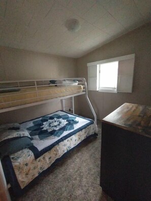 Cabin | Free WiFi - Moosehorn Motel & Cottages (James)